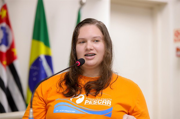Jovens do Projeto Pescar participam do "Conheça o Legislativo"