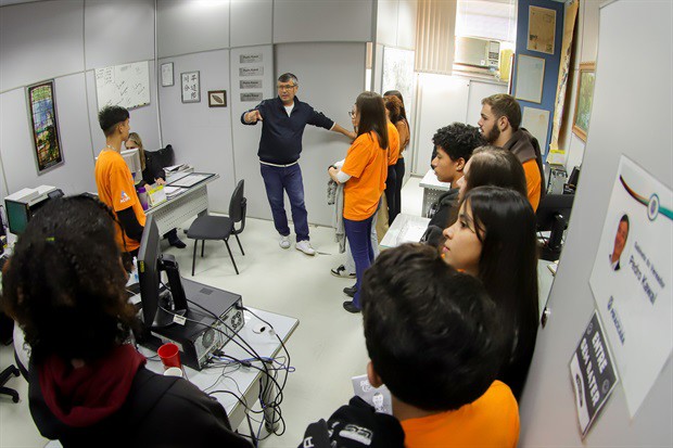 Jovens do Projeto Pescar participam do "Conheça o Legislativo"