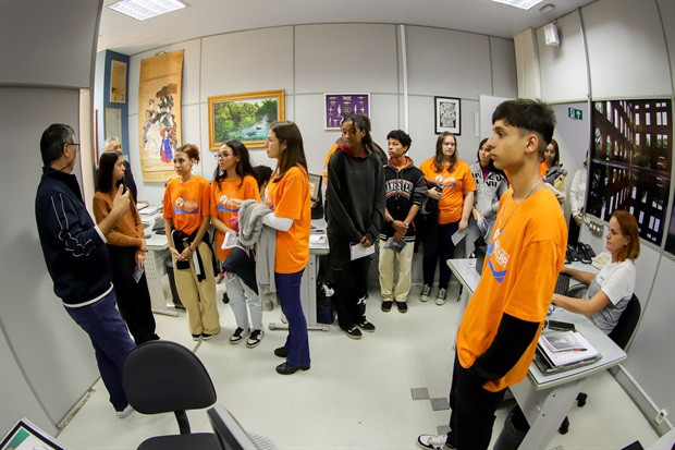 Jovens do Projeto Pescar participam do "Conheça o Legislativo"