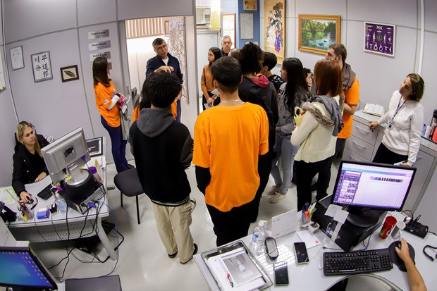 Jovens do Projeto Pescar participam do "Conheça o Legislativo"