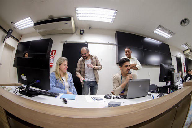 Alunos da E. E. 'Augusto Melega' participam do 'Conheça o Legislativo'