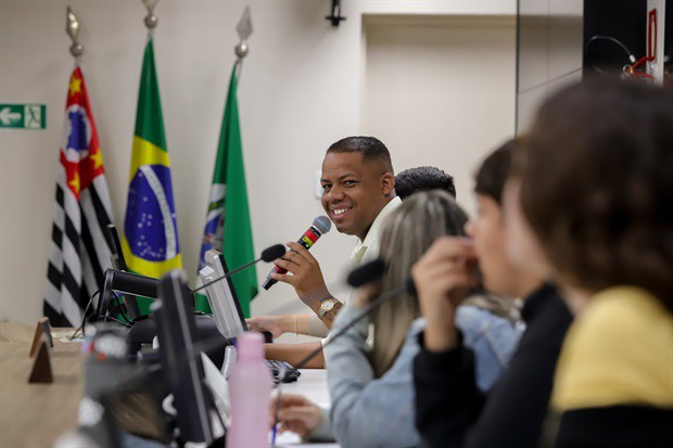 Alunos da E. E. 'Augusto Melega' participam do 'Conheça o Legislativo'