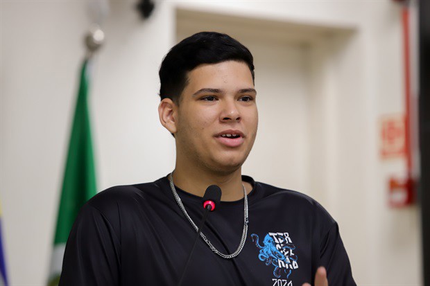 Alunos da E. E. 'Augusto Melega' participam do 'Conheça o Legislativo'