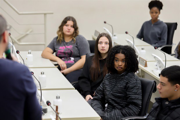 Estudantes da "Augusto Melega' participam do 'Conheça o Legislativo'