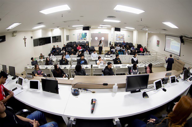 Estudantes da "Augusto Melega' participam do 'Conheça o Legislativo'