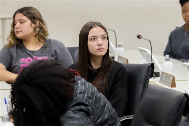 Estudantes da "Augusto Melega' participam do 'Conheça o Legislativo'