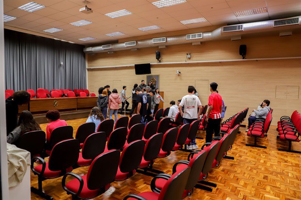 Estudantes da "Augusto Melega' participam do 'Conheça o Legislativo'