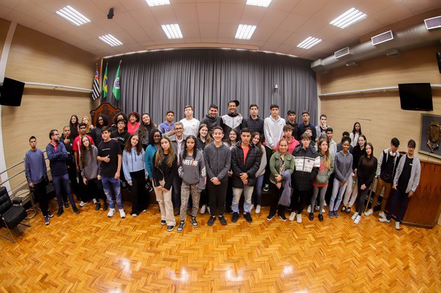 Estudantes da "Augusto Melega' participam do 'Conheça o Legislativo'