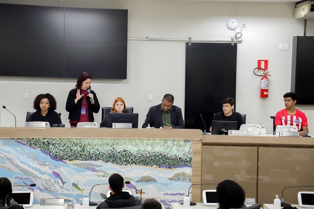 Estudantes da "Augusto Melega' participam do 'Conheça o Legislativo'