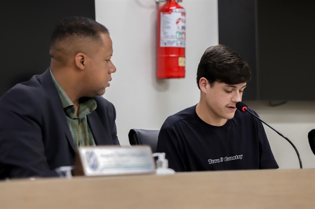 Estudantes da "Augusto Melega' participam do 'Conheça o Legislativo'