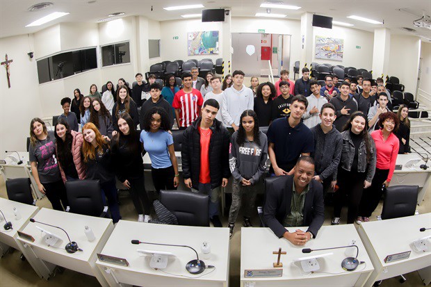 Estudantes da "Augusto Melega' participam do 'Conheça o Legislativo'