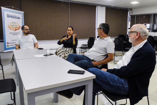 Conselheiros da Escola se reuniram na manhã desta segunda-feira (10)