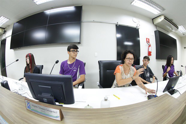 Estudantes da 'Juracy Neves de Mello Ferracciu' visitam a Câmara