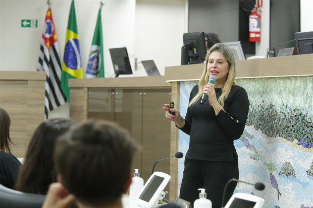 Estudantes da 'Juracy Neves de Mello Ferracciu' visitam a Câmara