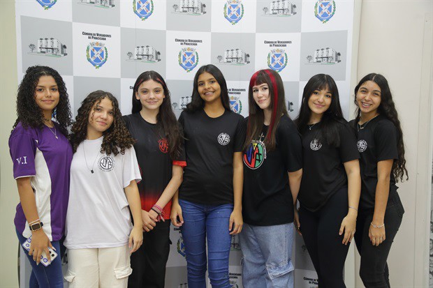 Estudantes da 'Juracy Neves de Mello Ferracciu' visitam a Câmara