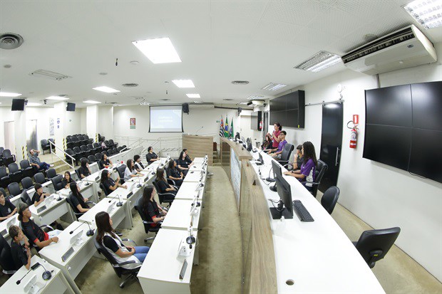 Estudantes da 'Juracy Neves de Mello Ferracciu' visitam a Câmara