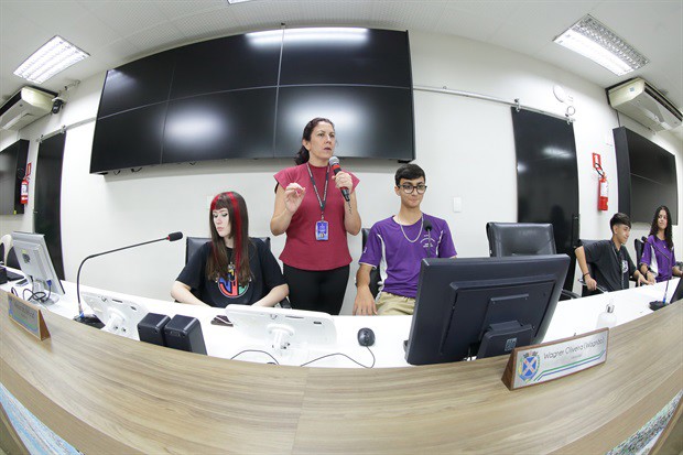 Estudantes da 'Juracy Neves de Mello Ferracciu' visitam a Câmara