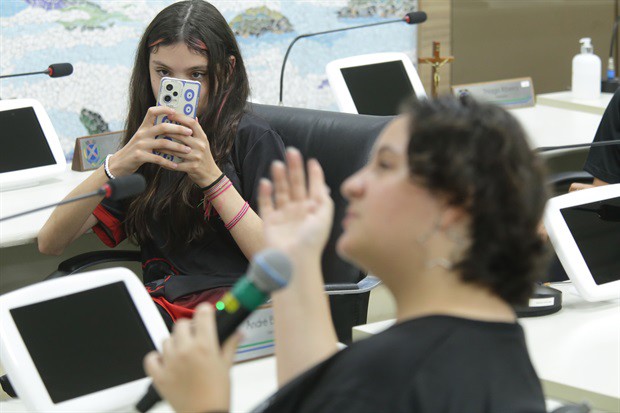 Estudantes da 'Juracy Neves de Mello Ferracciu' visitam a Câmara