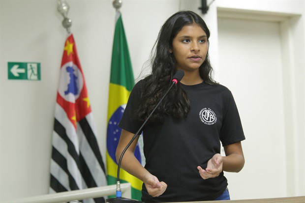 Estudantes da 'Juracy Neves de Mello Ferracciu' visitam a Câmara