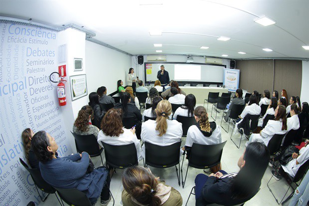 Palestra “Prevenção do Câncer de Cabeça e Pescoço" foi realizada nesta segunda-feira pela Escola do Legislativo