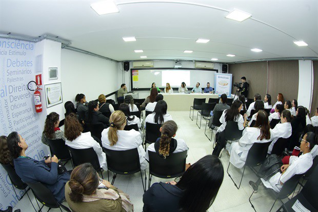 Palestra “Prevenção do Câncer de Cabeça e Pescoço" foi realizada nesta segunda-feira pela Escola do Legislativo