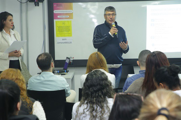 Vereador Pedro Kawai (PSDB) durante abertura do evento
