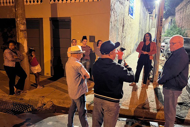 Vereador visita Monte Líbano e destaca iluminação de escadaria