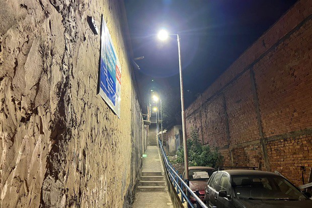 Vereador visita Monte Líbano e destaca iluminação de escadaria