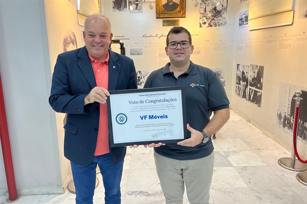 Homenagem à empresa VF Móveis foi entregue na manhã desta sexta-feira