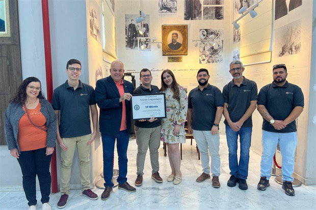Homenagem à empresa VF Móveis foi entregue na manhã desta sexta-feira