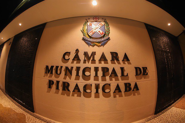 As reuniões ordinárias podem ser acompanhadas ao vivo pela TV Câmara e pela Rádio Educativa 105,9 FM. Em atendimento ao regramento do período eleitoral haverá exibição somente da Ordem do Dia das reuniões até o fim das eleições 