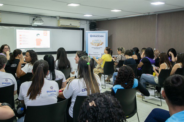 Evento realizado pela Escola do Legislativo foi em alusão ao "Agosto Lilás", uma campanha de combate à violência contra a mulher