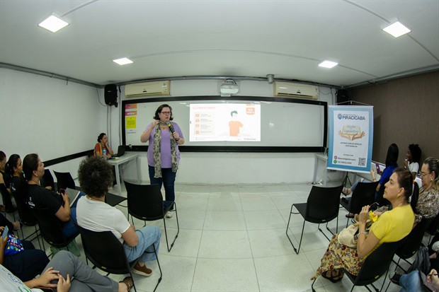 Evento realizado pela Escola do Legislativo foi em alusão ao "Agosto Lilás", uma campanha de combate à violência contra a mulher