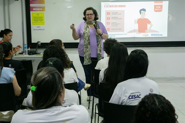 Evento realizado pela Escola do Legislativo foi em alusão ao "Agosto Lilás", uma campanha de combate à violência contra a mulher