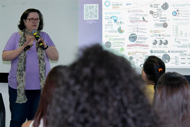 Evento realizado pela Escola do Legislativo foi em alusão ao "Agosto Lilás", uma campanha de combate à violência contra a mulher