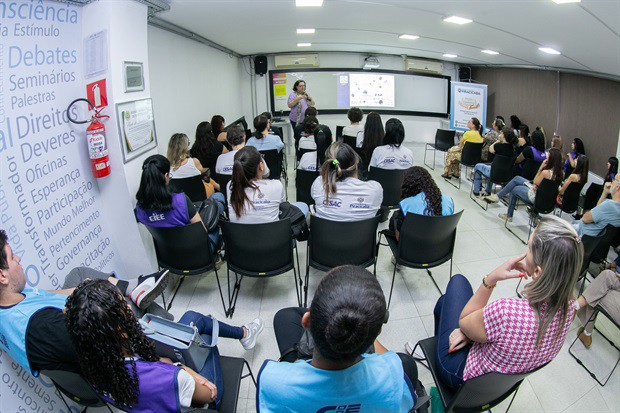 Evento realizado pela Escola do Legislativo foi em alusão ao "Agosto Lilás", uma campanha de combate à violência contra a mulher