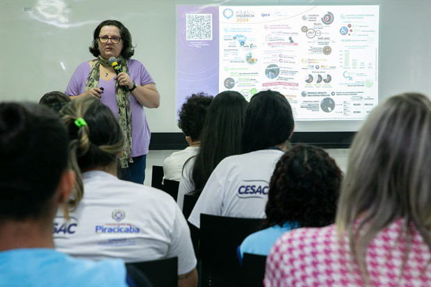 Evento realizado pela Escola do Legislativo foi em alusão ao "Agosto Lilás", uma campanha de combate à violência contra a mulher