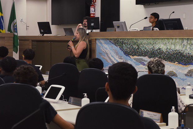 Alunos da Escola 'Elias de Mello Ayres' visitam a Câmara