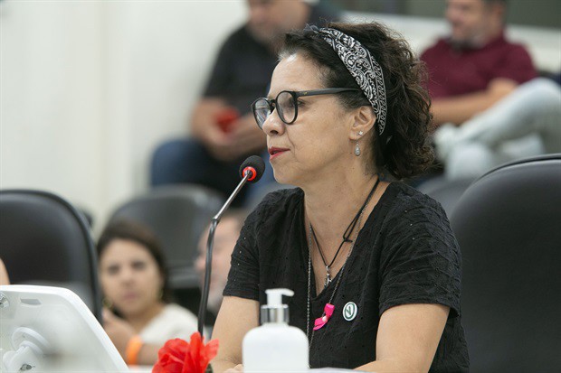 Silvia Morales é autora do projeto de lei 180/2024, aprovado em segunda discussão na 61ª Reunião Ordinária de 2024