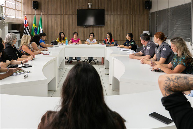 A Rede de Prevenção, Atendimento e Proteção à Mulher congrega representantes de diversos órgãos públicos municipais e estaduais e organizações da sociedade civil