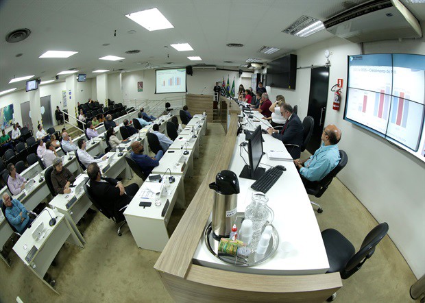 Audiência pública foi realizada na noite desta quarta-feira (23), no Plenário "Franscisco Antonio Coelho"