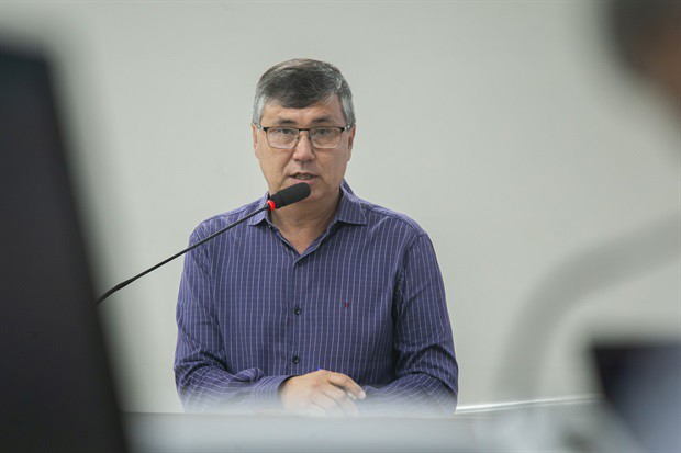 Vereador Kawai questiona Executivo sobre fornecimento de banheiros químicos ao município.