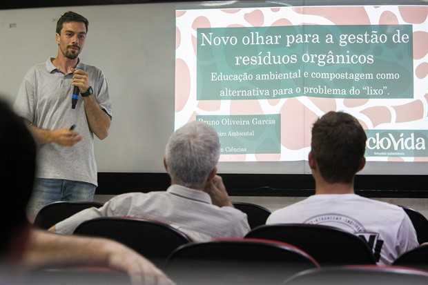 Roda de conversa realizada presencialmente, na sala da Escola do Legislativo da Câmara Municipal de Piracicaba, trouxe a educação ambiental e a compostagem como caminhos para a gestão dos resíduos orgânicos