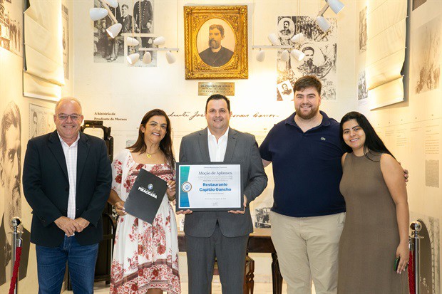 Proprietários Raquel Fessel e Fernando Bera receberam a homenagem