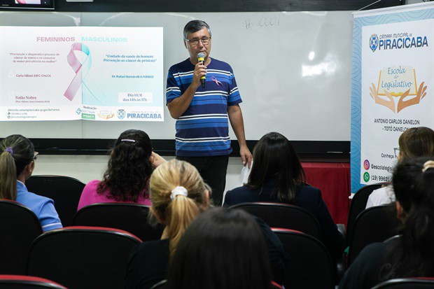 Enfermeira Carla Milani e médico urologista Rafael Marmirolli falaram sobre os cânceres femininos e masculinos