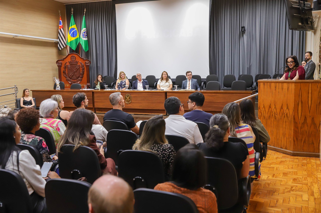 "Nasci para ser voz e dar voz a outras pessoas", destaca Luciana Paula