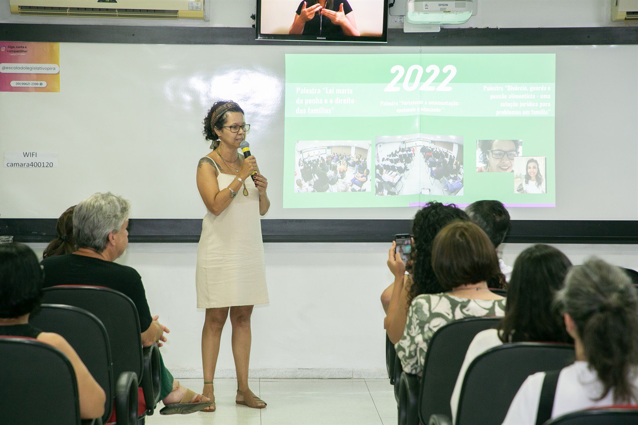 Atividade aconteceu na tarde desta terça-feira (10), na sala da Escola do Legislativo