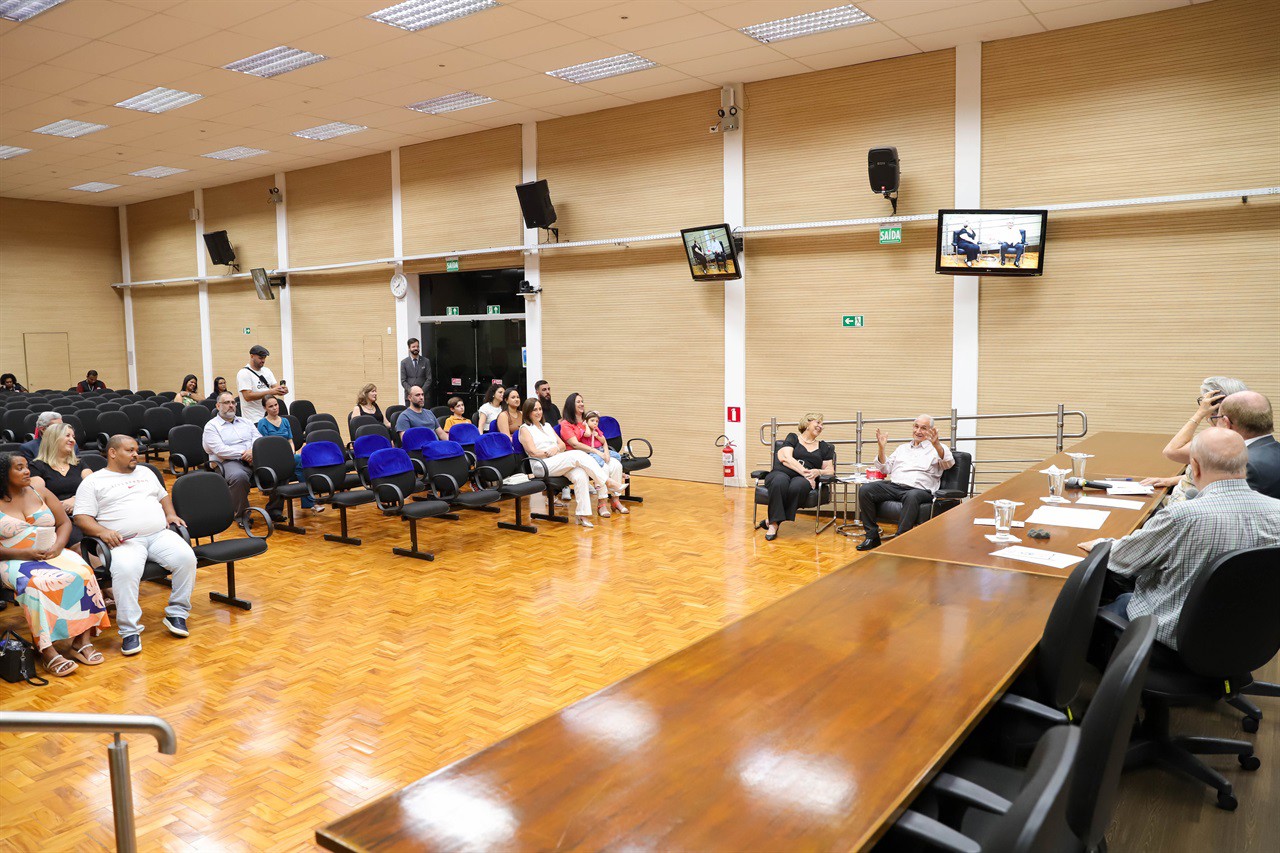 Vereador Anilton Rissato (PP) entregou honraria a Daniel de Carvalho