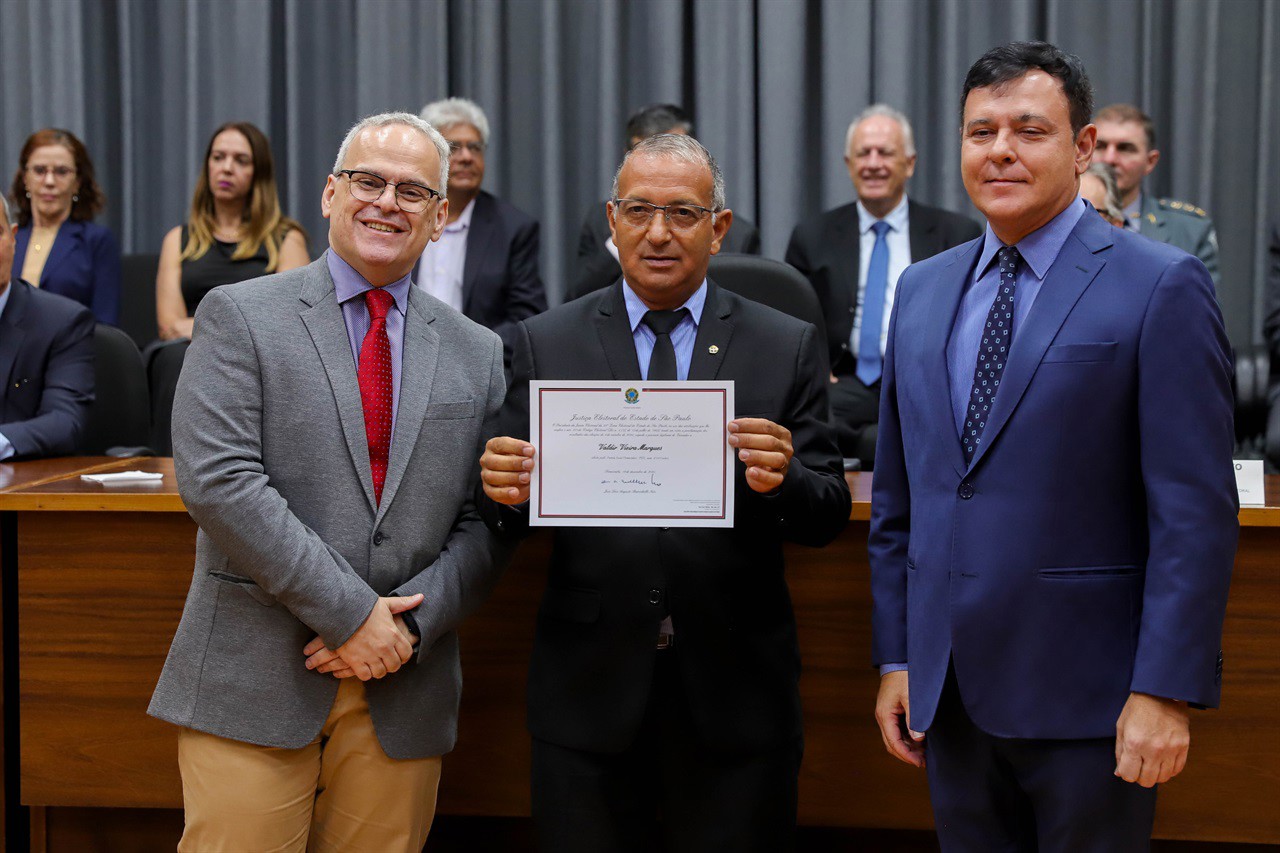 Paraná durante a cerimônia de diplomação dos vereadores