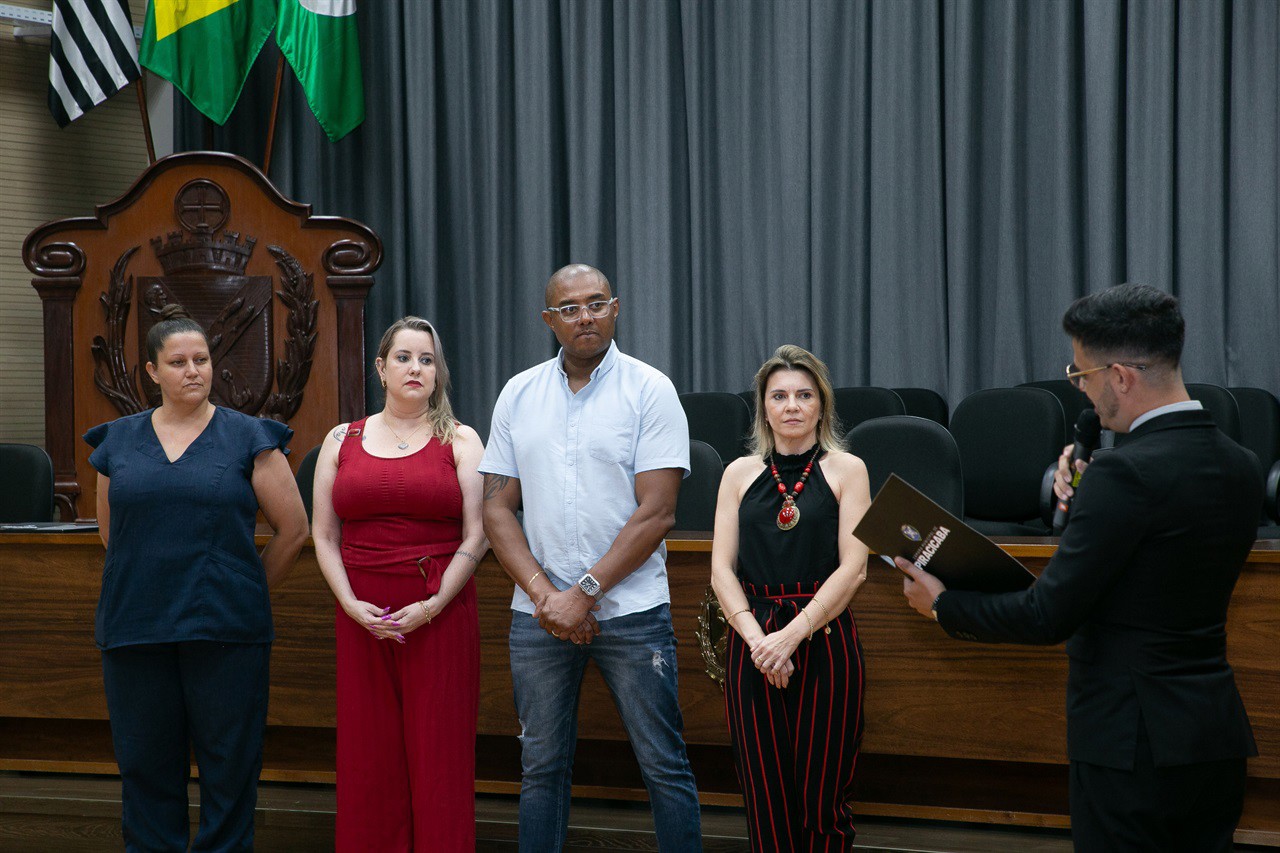 Cerimônia de leitura e entrega dos quadros alusivos aos votos de congratulações aconteceu na tarde desta terça-feira (28), no Salão Nobre Helly de Campos Melges